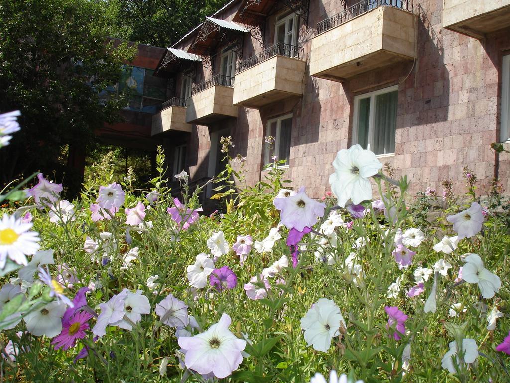 Дом Писателей Цахкадзора Otel Dış mekan fotoğraf