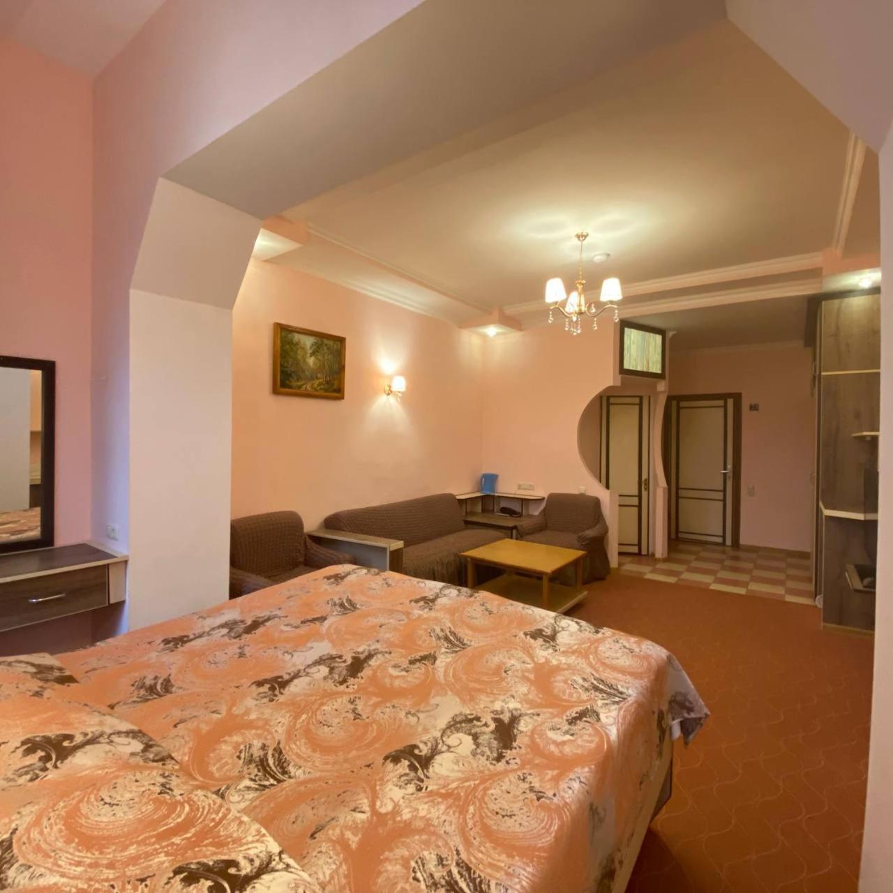 Дом Писателей Цахкадзора Otel Dış mekan fotoğraf