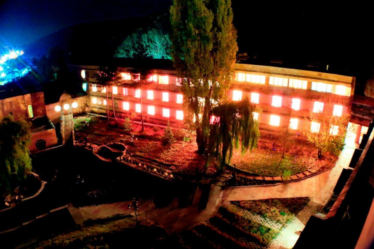 Дом Писателей Цахкадзора Otel Dış mekan fotoğraf
